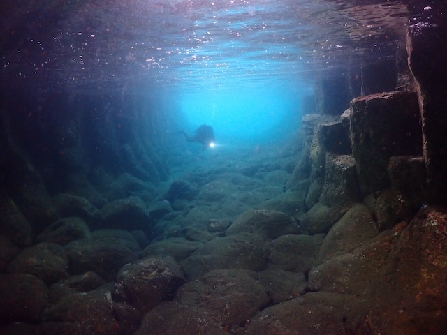 佐賀唐津七ツ釜柱状節理